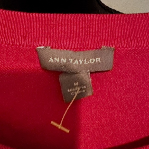 Ann Taylor Pink Button Down Shirt with Pearl. Size Medium. Like new. - Picture 5 of 9